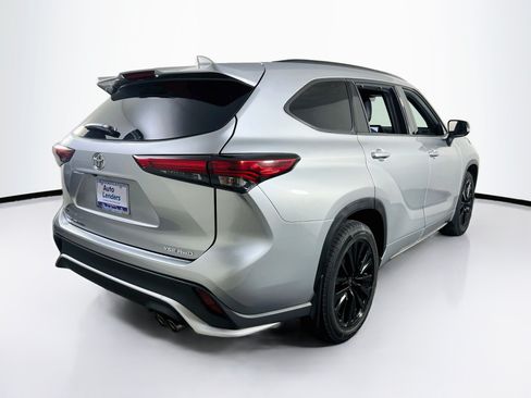 Used 2023 Toyota Highlander XSE AWD/4WD image 5