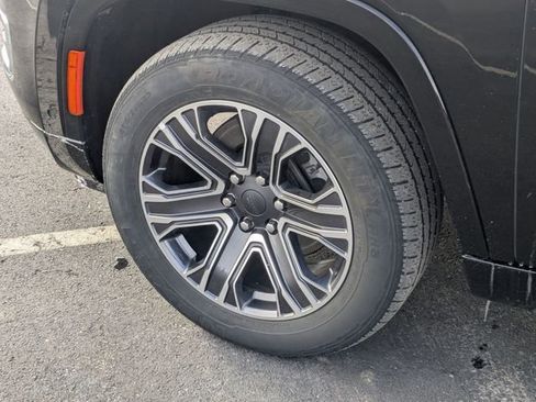 Used 2024 Jeep Wagoneer Series II w/ Flexible Seating Group AWD/4WD image 25