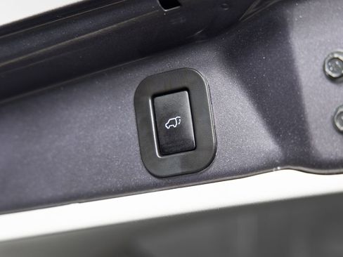 Used 2013 Toyota Sienna XLE image 22