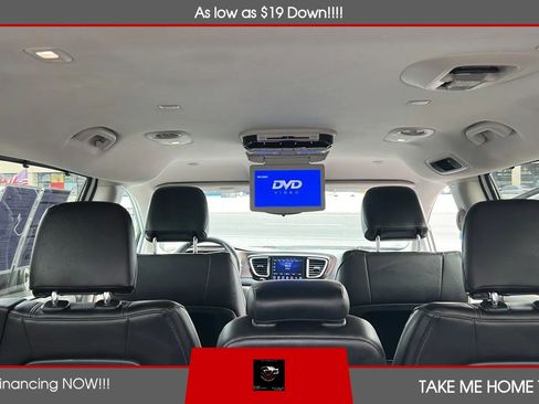 Used 2017 Chrysler Pacifica Touring-L FWD image 12