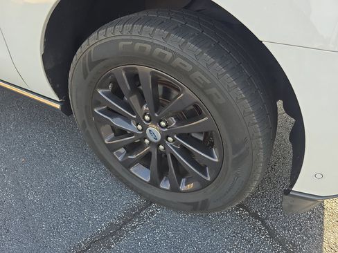 Used 2019 Ford Expedition Limited w/ Equipment Group 301A image 10