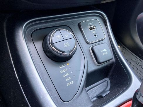 Used 2019 Jeep Compass Trailhawk AWD/4WD image 28