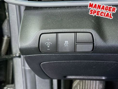 Used 2024 Hyundai Elantra SEL image 11