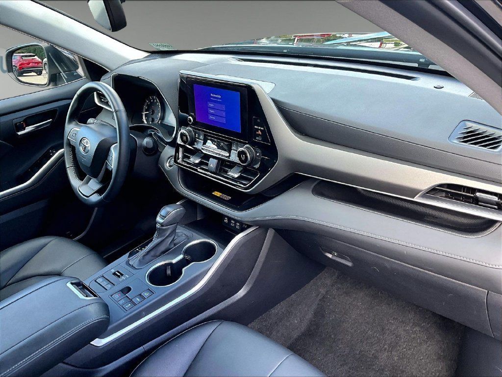 Used 2026 Toyota Highlander XLE AWD/4WD image 14