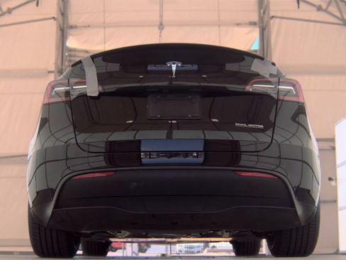 Used 2023 Tesla Model Y Long Range AWD/4WD image 9