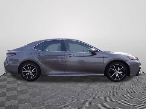 Used 2024 Toyota Camry SE FWD image 3