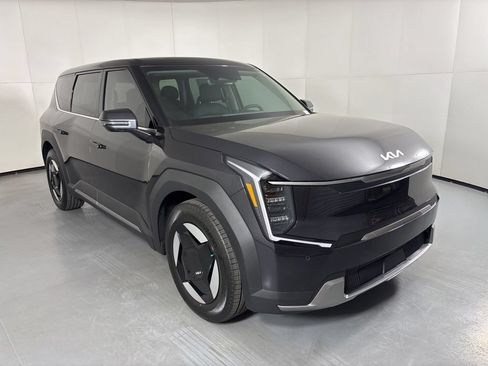 New 2026 Kia EV9 Light RWD image 2