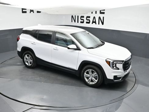 Used 2024 GMC Terrain SLE image 36