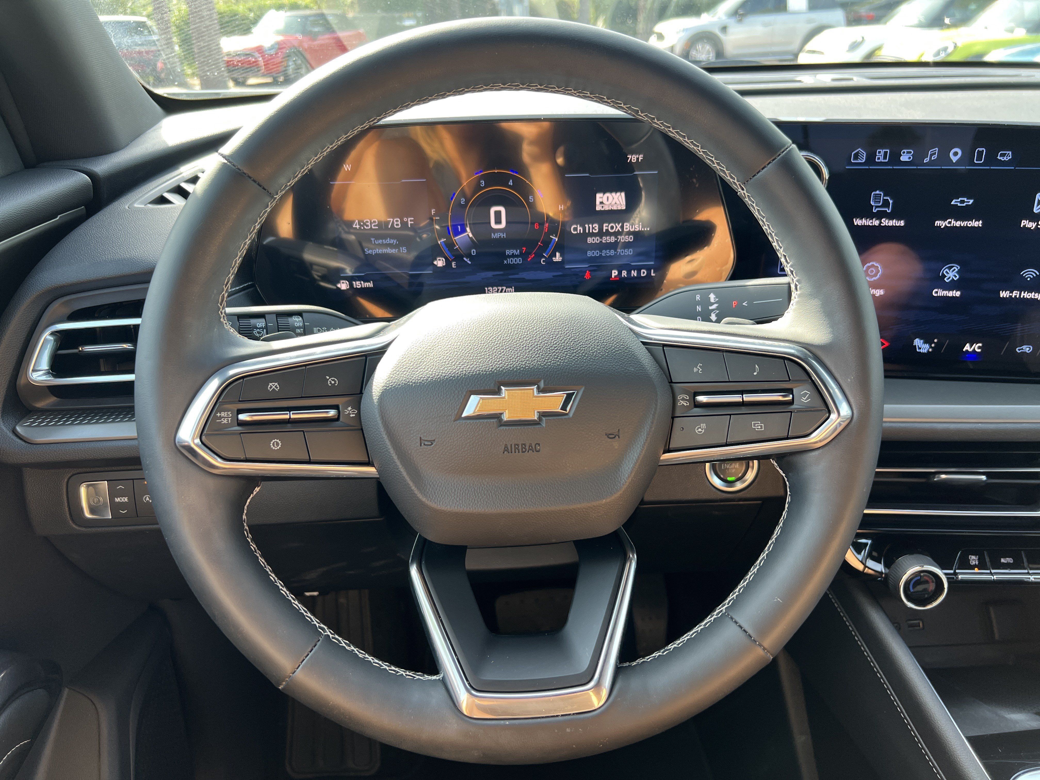 Used 2025 Chevrolet Traverse LT FWD image 18