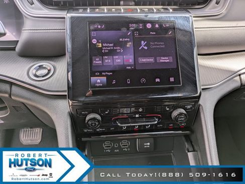 Used 2025 Jeep Grand Cherokee Altitude AWD/4WD image 23