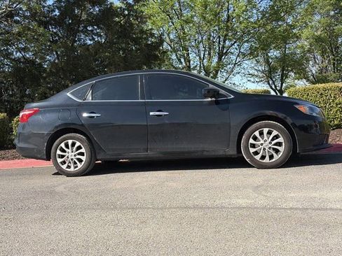 Used 2019 Nissan Sentra SV image 2
