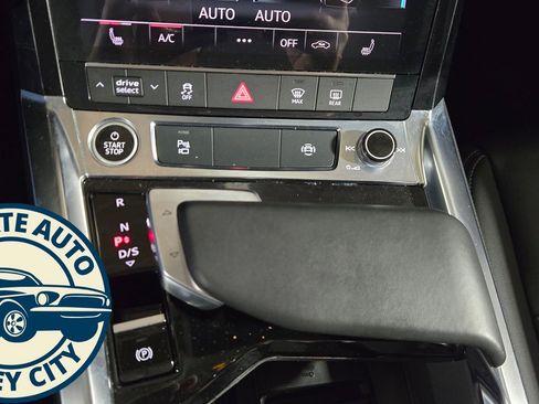 Used 2022 Audi e-tron Premium w/ Convenience Plus Package image 21