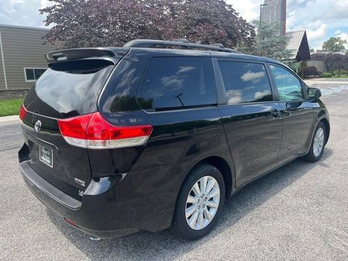 Used 2014 Toyota Sienna LE AWD/4WD image 4