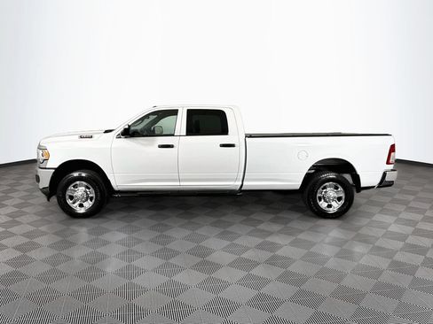 Used 2022 RAM 2500 Tradesman w/ Chrome Appearance Group AWD/4WD image 4