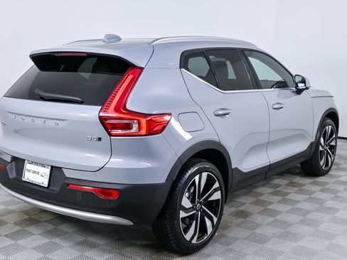 Certified 2025 Volvo XC40 B5 Ultra image 30