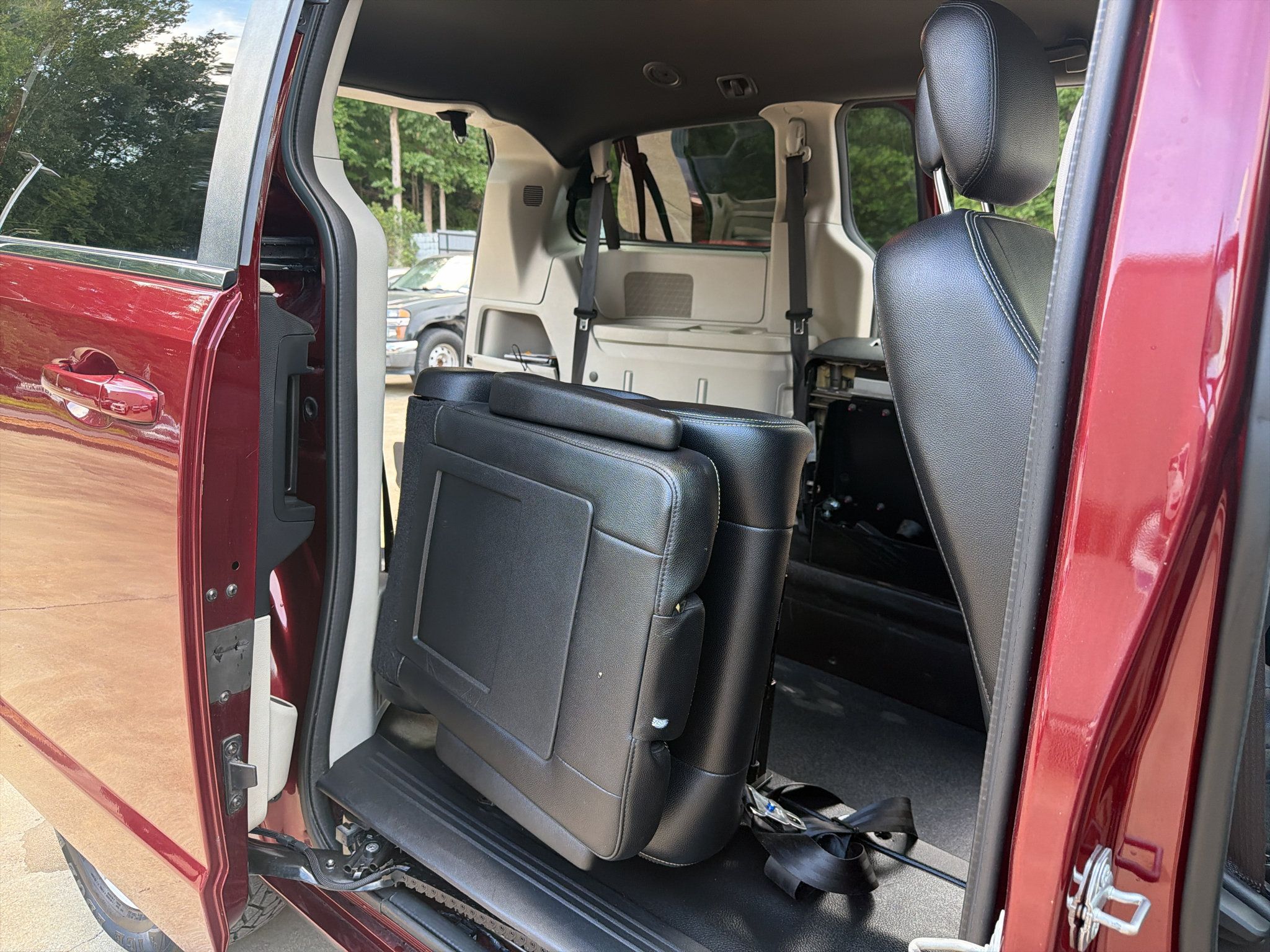 Used 2019 Dodge Grand Caravan SXT FWD image 22