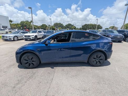 Used 2025 Tesla Model Y Long Range AWD/4WD image 2