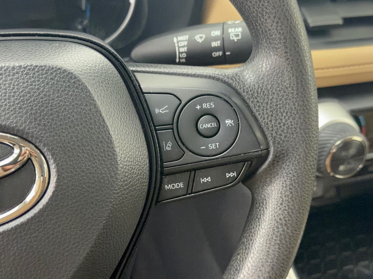 Certified 2025 Toyota RAV4 LE AWD/4WD image 19