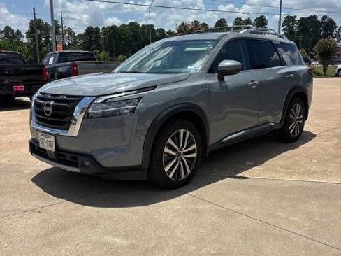 Used 2022 Nissan Pathfinder Platinum w/ Cargo Package FWD image 1