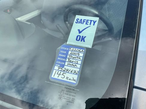 Used 2009 Toyota Yaris 2-Door Hatchback image 5