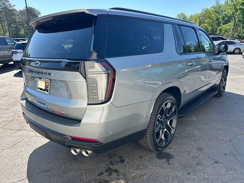 Used 2025 Chevrolet Suburban RST w/ RST Capability Package AWD/4WD image 6