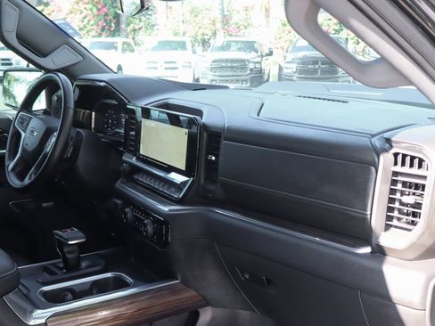 Used 2024 Chevrolet Silverado 1500 LT Trail Boss w/ LT Trail Boss Premium Package AWD/4WD image 44