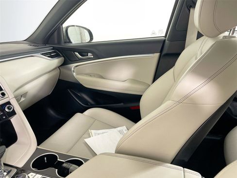 Used 2025 Genesis G70 2.5T image 24