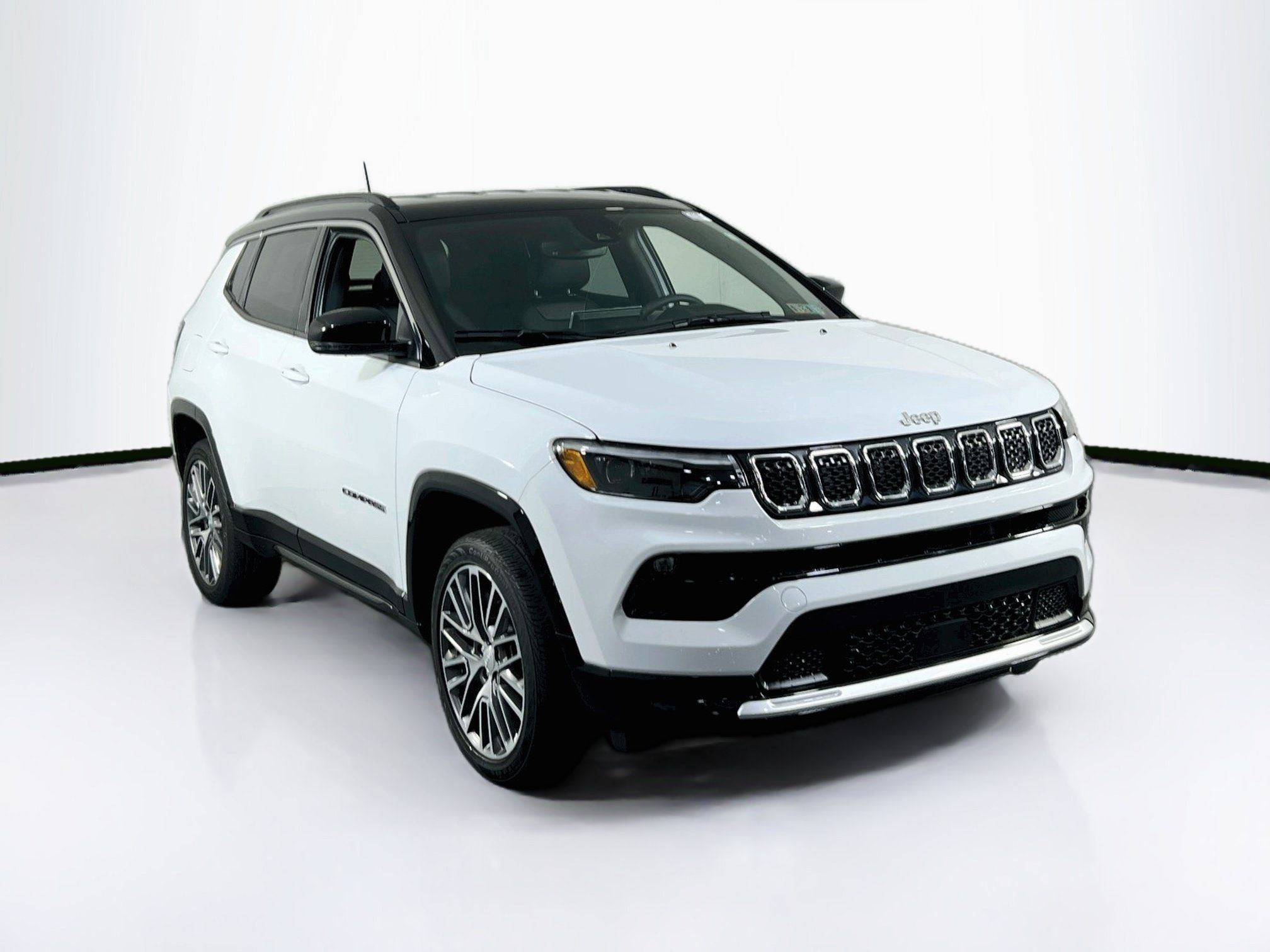 Used 2023 Jeep Compass Limited w/ Elite Group AWD/4WD image 3