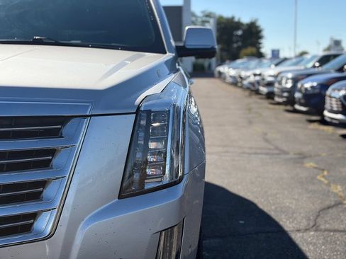 Used 2020 Cadillac Escalade Platinum AWD/4WD image 4