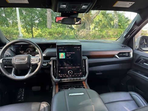 Used 2025 GMC Yukon Denali AWD/4WD image 19