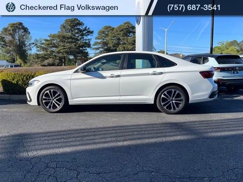 Used 2025 Volkswagen Jetta Sport image 4