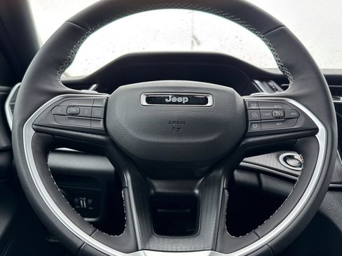 New 2025 Jeep Grand Cherokee Altitude AWD/4WD image 22