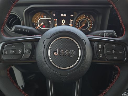 Used 2024 Jeep Gladiator Rubicon AWD/4WD image 19