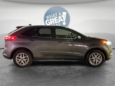 Used 2022 Ford Edge SEL w/ Convenience Package image 2