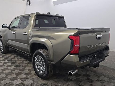 Used 2025 Toyota Tacoma TRD Off-Road AWD/4WD image 4