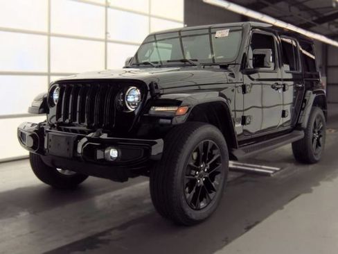 Used 2022 Jeep Wrangler Unlimited Sahara AWD/4WD image 2