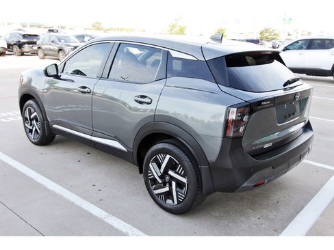 Certified 2025 Nissan Kicks SV FWD image 5