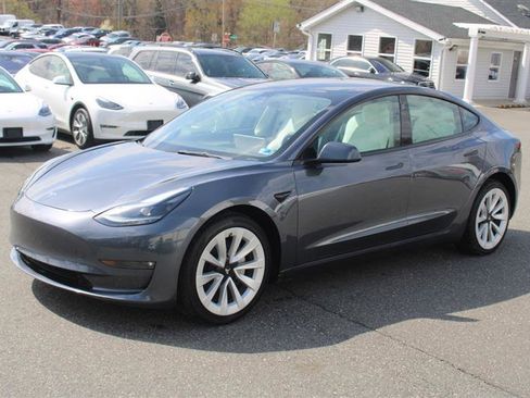 Used 2023 Tesla Model 3 Standard Range RWD image 3