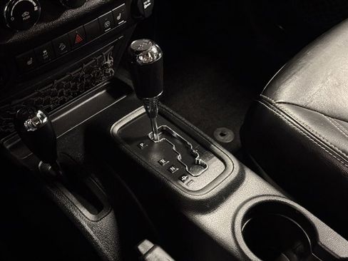 Used 2018 Jeep Wrangler Unlimited Sahara image 22