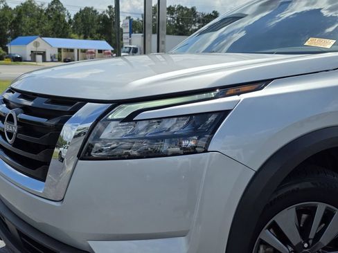 Used 2024 Nissan Pathfinder SV AWD/4WD image 10