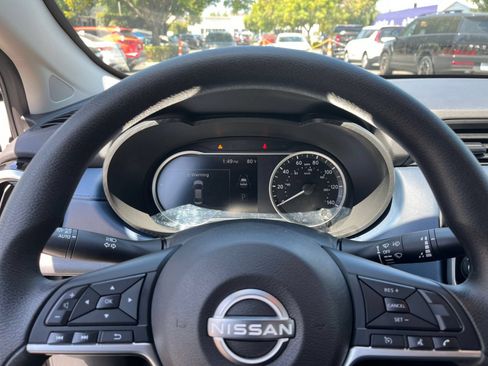 Used 2025 Nissan Versa SV FWD image 25