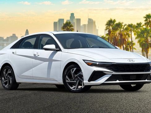 Used 2025 Hyundai Elantra SEL FWD image 2