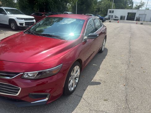 Used 2017 Chevrolet Malibu Premier FWD image 1
