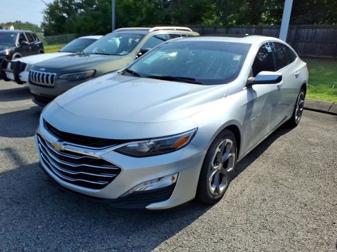 Used 2020 Chevrolet Malibu LT w/ Leather Package FWD image 3