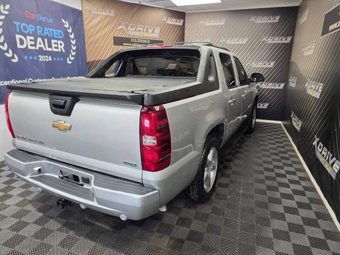 Used 2011 Chevrolet Avalanche LTZ RWD image 15