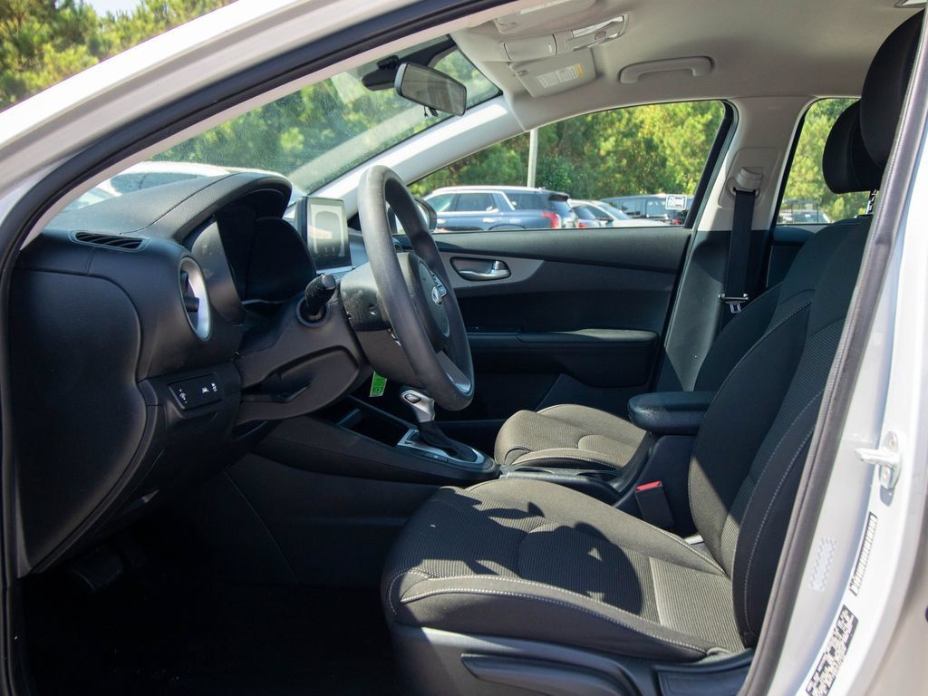 Used 2020 Kia Forte LXS FWD image 7