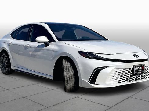 Used 2025 Toyota Camry XSE image 3