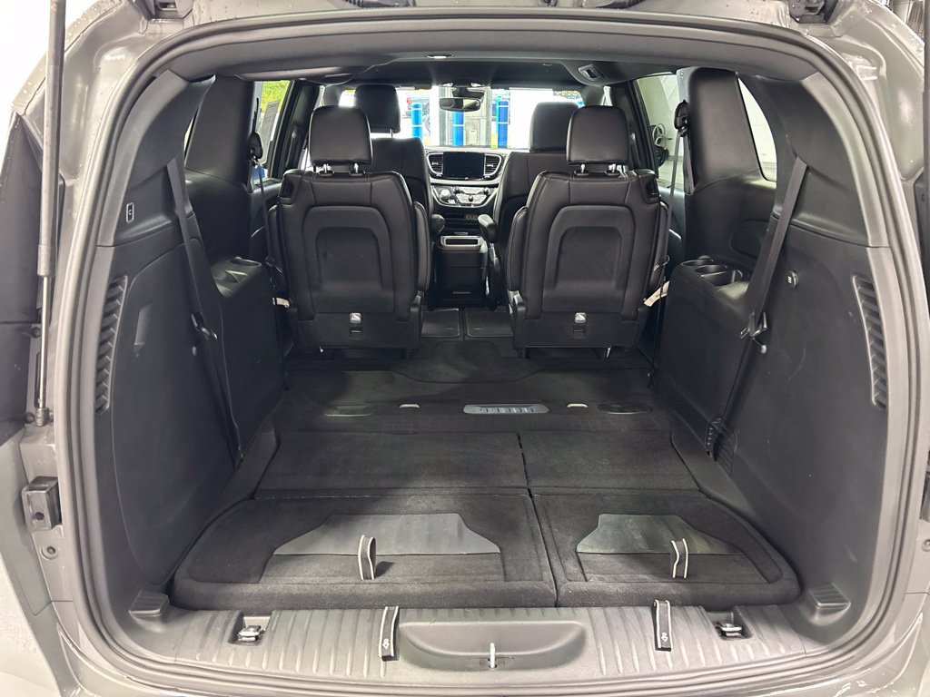 Used 2025 Chrysler Pacifica Select FWD image 54