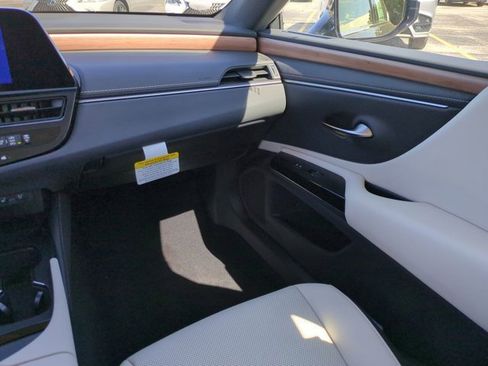 New 2025 Lexus ES 350 w/ Premium Package image 16