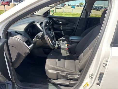Used 2024 GMC Terrain SLE FWD image 19